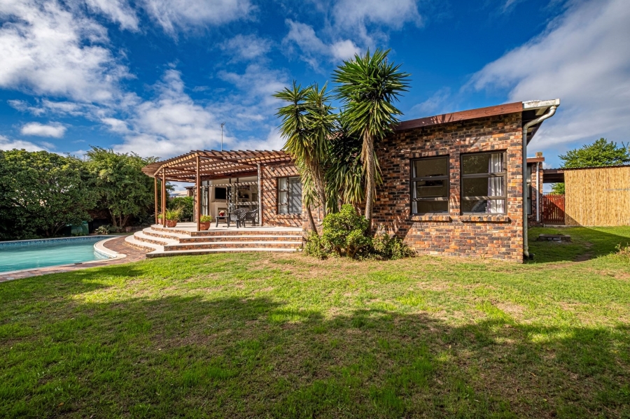 5 Bedroom Property for Sale in Summerstrand Eastern Cape